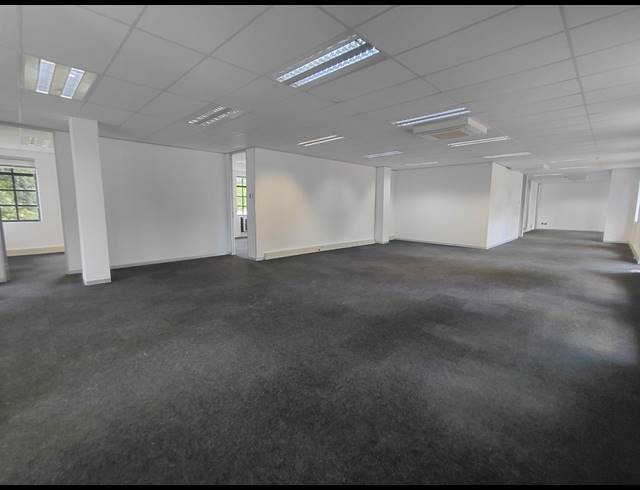 364M² OFFICE TO LET IN LYME PARK